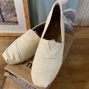 Tom’s Classic Canvas Slip On Casual Loafer